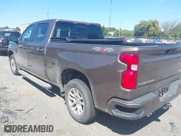 ✅ 2019 Chevrolet Silverado 1500 RST • VIN: 3GCUYEED0KG250193 • Lot: 43152543. Wystawiony na IAAI z przebiegiem 77 720 mil. Bezpłatny archiwum sprzedaży aukcyjnych z USA i szczegółowy raport historii pojazdu na DreamBid. Zdjęcie 3.