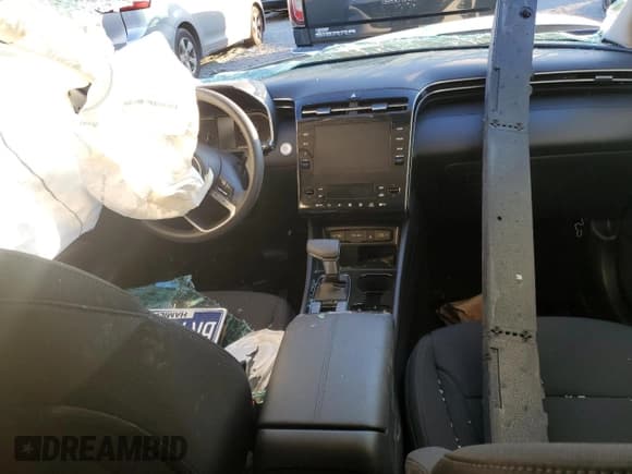 ✅ 2024 Hyundai Tucson SEL • VIN: 5NMJBCDE2RH393700 • Lot: 81077834. Wystawiony na Copart z przebiegiem Nie podano. Bezpłatny archiwum sprzedaży aukcyjnych z USA i szczegółowy raport historii pojazdu na DreamBid. Zdjęcie 8.