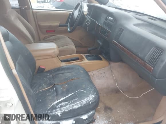 ✅ 1996 Jeep Grand Cherokee Laredo • VIN: 1J4GZ58S2TC387400 • Лот: 43821540. Опубликован ранее на IAAI с пробегом 260 483 миль. Бесплатный доступ к архиву аукционных продаж из США и подробный отчёт об истории автомобиля на DreamBid. Изображение 5.