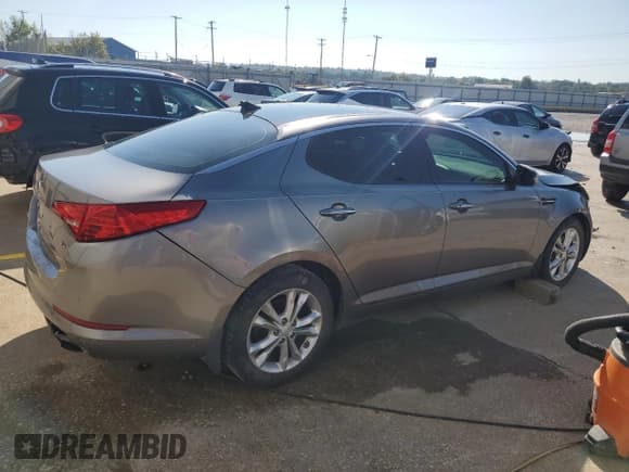 ✅ 2012 Kia Optima EX • VIN: 5XXGN4A75CG084886 • Lot: 84180715. Listed on Copart with 136,335 mi. Free auction sales archive from the USA and detailed vehicle history report at DreamBid. Image 3.