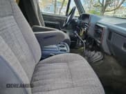 ✅ 1989 Ford Bronco Eddie Bauer • VIN: 1FMEU15N3KLB09036 • Lot: 93980075. Wystawiony na Copart z przebiegiem 146 961 mil. Bezpłatny archiwum sprzedaży aukcyjnych z USA i szczegółowy raport historii pojazdu na DreamBid. Zdjęcie 5.