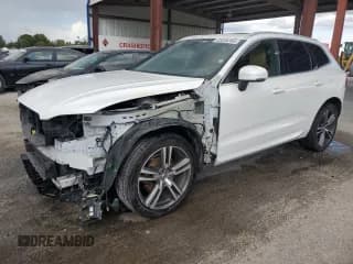 ✅ 2019 Volvo XC60 Momentum • VIN: LYV102DK8KB202716 • Лот: 85326365. Опубликован ранее на Copart с пробегом 111 100 миль. Бесплатный доступ к архиву аукционных продаж из США и подробный отчёт об истории автомобиля на DreamBid. Изображение 1.