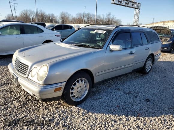 ✅ 1999 Mercedes-Benz E 320 • VIN: WDBJH65F1XA892419 • Лот: 42571745. Опубликован ранее на Copart с пробегом Не указан. Бесплатный доступ к архиву аукционных продаж из США и подробный отчёт об истории автомобиля на DreamBid. Изображение 1.