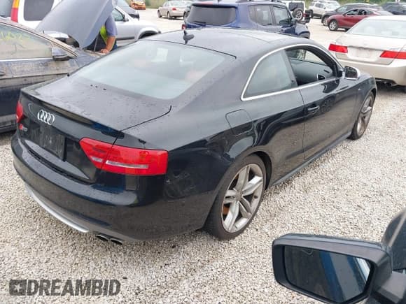 ✅ 2012 Audi S5 Prestige • VIN: WAUVVAFR3CA001917 • Лот: 43025165. Опубликован ранее на IAAI с пробегом 84 497 миль. Бесплатный доступ к архиву аукционных продаж из США и подробный отчёт об истории автомобиля на DreamBid. Изображение 4.