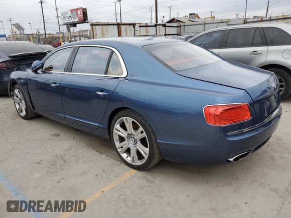 ✅ 2014 Bentley Flying Spur • VIN: SCBEC9ZA7EC088678 • Lot: 53692905. Wystawiony na Copart z przebiegiem 45 362 mil. Bezpłatny archiwum sprzedaży aukcyjnych z USA i szczegółowy raport historii pojazdu na DreamBid. Zdjęcie 2.
