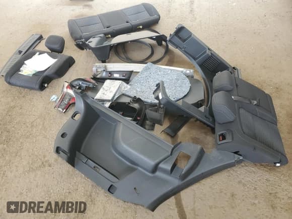 ✅ 2025 Chevrolet Equinox FWD LT • VIN: 3GNAXHEG3SL226292 • Lot: 71932385. Wystawiony na Copart z przebiegiem 22 072 mil. Bezpłatny archiwum sprzedaży aukcyjnych z USA i szczegółowy raport historii pojazdu na DreamBid. Zdjęcie 13.