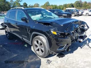 ✅ 2019 Jeep Cherokee Limited • VIN: 1C4PJLDB6KD348874 • Lot: 43616912. Wystawiony na IAAI z przebiegiem 56 617 mil. Bezpłatny archiwum sprzedaży aukcyjnych z USA i szczegółowy raport historii pojazdu na DreamBid. Zdjęcie 1.