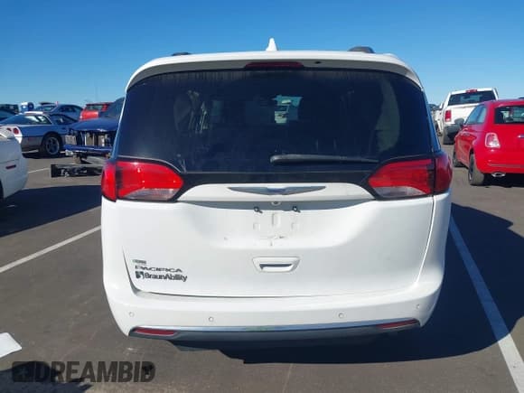 ✅ 2020 Chrysler Pacifica Touring L • VIN: 2C4RC1BG6LR284162 • Lot: 43465625. Listed on IAAI with 83,027 mi. Free auction sales archive from the USA and detailed vehicle history report at DreamBid. Image 16.