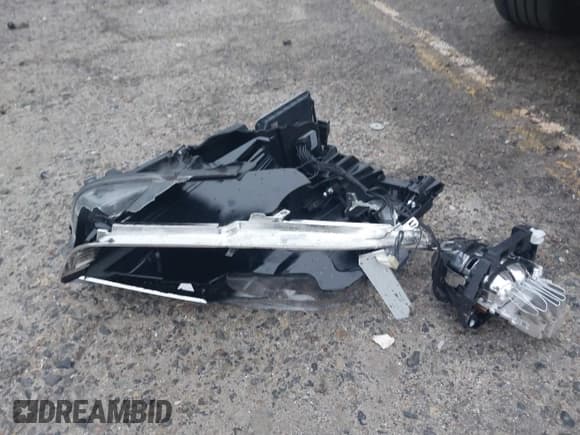 ✅ 2022 BMW X2 sDrive28i • VIN: WBXYH9C0XN5U31955 • Lot: 43793790. Listed on IAAI with 86,977 mi. Free auction sales archive from the USA and detailed vehicle history report at DreamBid. Image 12.