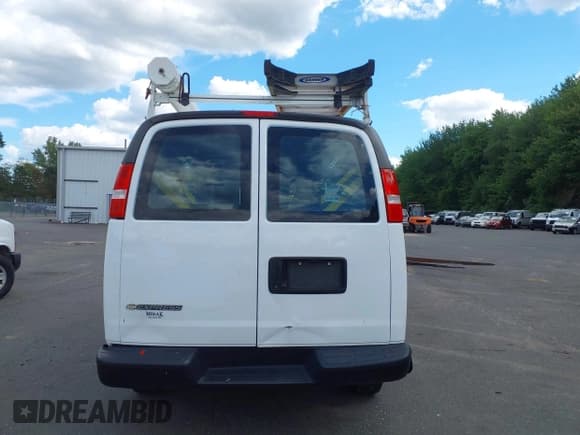 ✅ 2020 Chevrolet Express Cargo • VIN: 1GCWGAFP8L1275209 • Lot: 42763199. Listed on IAAI with 133,079 mi. Free auction sales archive from the USA and detailed vehicle history report at DreamBid. Image 17.