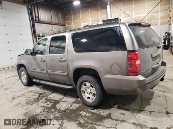 ✅ 2011 Chevrolet Suburban LS • VIN: 1GNSKHE33BR296058 • Lot: 42045125. Listed on Copart with 218,708 mi. Free auction sales archive from the USA and detailed vehicle history report at DreamBid. Image 2.