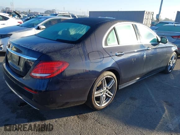 ✅ 2019 Mercedes-Benz E 300 • VIN: WDDZF4JB9KA679153 • Lot: 43559045. Wystawiony na IAAI z przebiegiem 56 340 mil. Bezpłatny archiwum sprzedaży aukcyjnych z USA i szczegółowy raport historii pojazdu na DreamBid. Zdjęcie 4.