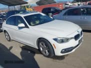 ✅ 2016 BMW 3 Series 328i • VIN: WBA8E9G55GNT82921 • Lot: 43791702. Wystawiony na IAAI z przebiegiem 121 914 mil. Bezpłatny archiwum sprzedaży aukcyjnych z USA i szczegółowy raport historii pojazdu na DreamBid. Zdjęcie 1.