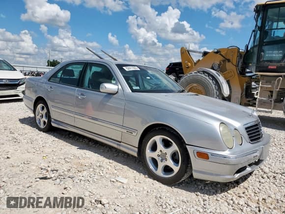 ✅ 2001 Mercedes-Benz E 320 • VIN: WDBJF70J21B298026 • Lot: 62411025. Wystawiony na Copart z przebiegiem 164 925 mil. Bezpłatny archiwum sprzedaży aukcyjnych z USA i szczegółowy raport historii pojazdu na DreamBid. Zdjęcie 4.