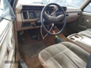 ✅ 1986 Ford Bronco Custom • VIN: 1FMEU15H7GLB19165 • Lot: 71802554. Wystawiony na Copart z przebiegiem 81 444 mil. Bezpłatny archiwum sprzedaży aukcyjnych z USA i szczegółowy raport historii pojazdu na DreamBid. Zdjęcie 8.