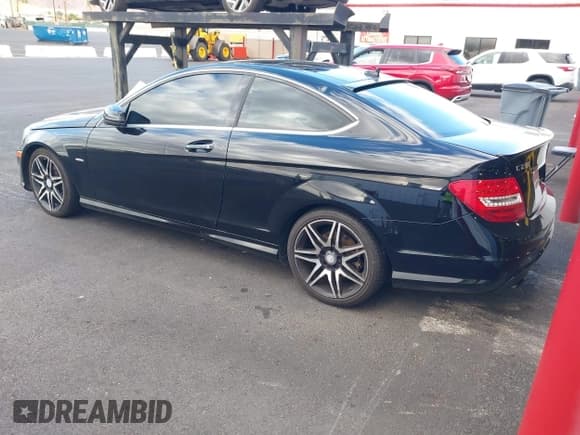 ✅ 2014 Mercedes-Benz C 250 • VIN: WDDGJ4HB3EG300841 • Lot: 41765449. Wystawiony na IAAI z przebiegiem 152 263 mil. Bezpłatny archiwum sprzedaży aukcyjnych z USA i szczegółowy raport historii pojazdu na DreamBid. Zdjęcie 3.