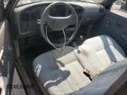 ✅ 1990 Toyota Pickup DX • VIN: JT4RN81P0L5083309 • Lot: 74438354. Wystawiony na Copart z przebiegiem 143 909 mil. Bezpłatny archiwum sprzedaży aukcyjnych z USA i szczegółowy raport historii pojazdu na DreamBid. Zdjęcie 8.