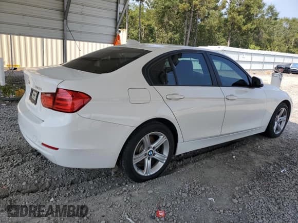 ✅ 2015 BMW 3 Series 320i xDrive • VIN: WBA3C3G56FNS73069 • Лот: 80637165. Опубликован ранее на Copart с пробегом 185 372 миль. Бесплатный доступ к архиву аукционных продаж из США и подробный отчёт об истории автомобиля на DreamBid. Изображение 3.