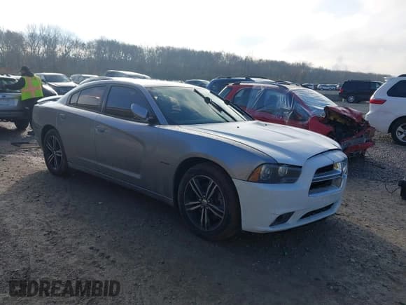 ✅ 2014 Dodge Charger RT Max • VIN: 2C3CDXDT9EH335117 • Lot: 43736054. Wystawiony na IAAI z przebiegiem 224 255 mil. Bezpłatny archiwum sprzedaży aukcyjnych z USA i szczegółowy raport historii pojazdu na DreamBid. Zdjęcie 1.
