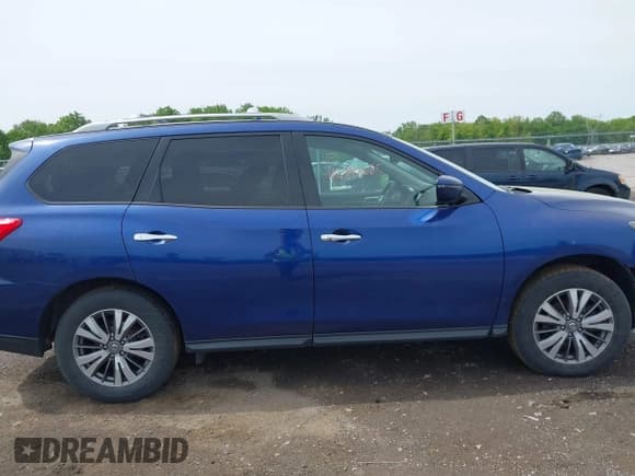 ✅ 2019 Nissan Pathfinder SV • VIN: 5N1DR2MM7KC617117 • Lot: 42342685. Listed on IAAI with 98,013 mi. Free auction sales archive from the USA and detailed vehicle history report at DreamBid. Image 13.