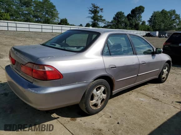 2000 Honda Accord EX с VIN 1HGCG6677YA105318, выставлен на аукционе Copart как лот 69909545 с пробегом 179 916 миль миль и Чистый • Clean title. История ставок и продаж доступна на DreamBid. Изображение 3.