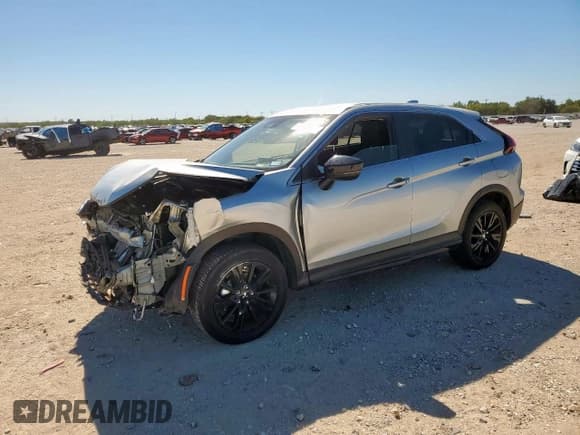 ✅ 2024 Mitsubishi Eclipse Cross LE • VIN: JA4ATVAA2RZ073602 • Lot: 90460365. Listed on Copart with 9,225 mi. Free auction sales archive from the USA and detailed vehicle history report at DreamBid. Image 1.