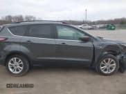 ✅ 2017 Ford Escape SE • VIN: 1FMCU9GD8HUC21134 • Lot: 42072503. Wystawiony na IAAI z przebiegiem 100 113 mil. Bezpłatny archiwum sprzedaży aukcyjnych z USA i szczegółowy raport historii pojazdu na DreamBid. Zdjęcie 6.
