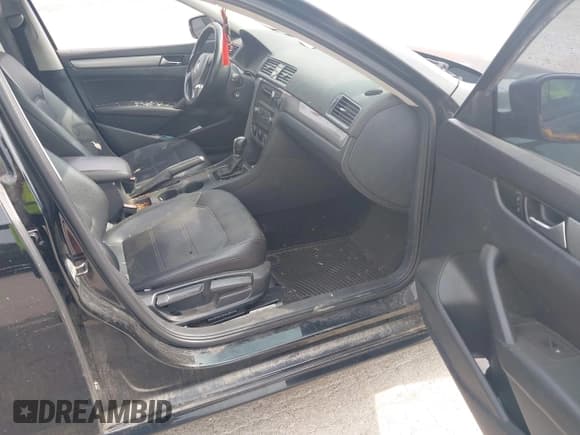 ✅ 2015 Volkswagen Passat Limited Edition • VIN: 1VWAT7A37FC004161 • Lot: 42497971. Listed on IAAI with 176,812 mi. Free auction sales archive from the USA and detailed vehicle history report at DreamBid. Image 5.