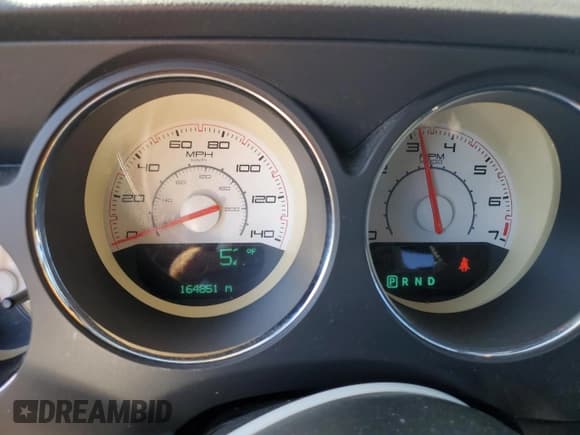 ✅ 2014 Dodge Challenger SXT • VIN: 2C3CDYAG5EH110867 • Lot: 88953675. Wystawiony na Copart z przebiegiem 164 851 mil. Bezpłatny archiwum sprzedaży aukcyjnych z USA i szczegółowy raport historii pojazdu na DreamBid. Zdjęcie 9.