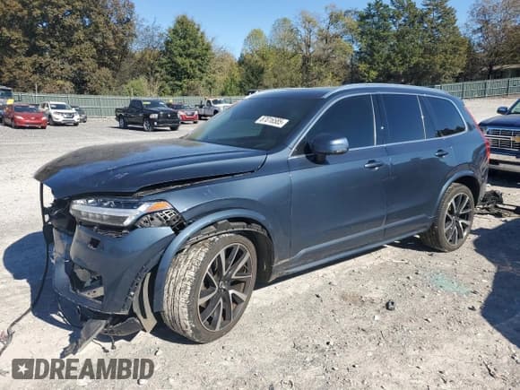 ✅ 2022 Volvo XC90 Momentum • VIN: YV4A22PK1N1860568 • Лот: 87016585. Опубликован ранее на Copart с пробегом 9 887 миль. Бесплатный доступ к архиву аукционных продаж из США и подробный отчёт об истории автомобиля на DreamBid. Изображение 1.