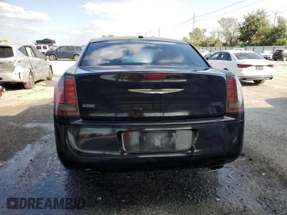 ✅ 2014 Chrysler 300 C John Varvatos Limited Edition • VIN: 2C3CCAJG5EH240464 • Lot: 92858265. Wystawiony na Copart z przebiegiem 203 738 mil. Bezpłatny archiwum sprzedaży aukcyjnych z USA i szczegółowy raport historii pojazdu na DreamBid. Zdjęcie 6.