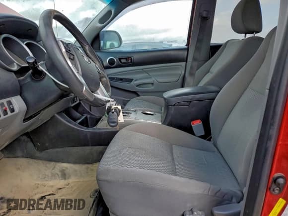 ✅ 2015 Toyota Tacoma • VIN: 3TMLU4EN0FM164514 • Лот: 93629205. Опубликован ранее на Copart с пробегом 161 883 миль. Бесплатный доступ к архиву аукционных продаж из США и подробный отчёт об истории автомобиля на DreamBid. Изображение 7.