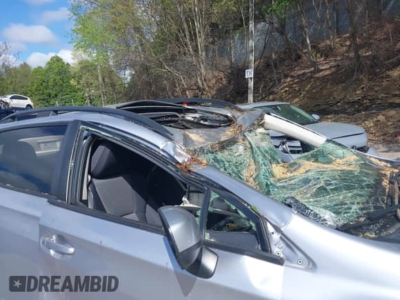 ✅ 2020 Subaru Crosstrek Premium • VIN: JF2GTAEC5L8244717 • Lot: 42204210. Listed on IAAI with Not provided. Free auction sales archive from the USA and detailed vehicle history report at DreamBid. Image 21.