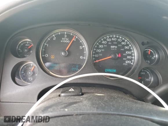 ✅ 2011 GMC Yukon SLE • VIN: 1GKS1AE07BR164126 • Lot: 62682105. Wystawiony na Copart z przebiegiem 247 865 mil. Bezpłatny archiwum sprzedaży aukcyjnych z USA i szczegółowy raport historii pojazdu na DreamBid. Zdjęcie 9.