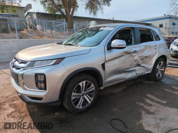 ✅ 2023 Mitsubishi Outlander ES • VIN: JA4ARUAUXPU012964 • Lot: 64581805. Wystawiony na Copart z przebiegiem 17 637 mil. Bezpłatny archiwum sprzedaży aukcyjnych z USA i szczegółowy raport historii pojazdu na DreamBid. Zdjęcie 1.