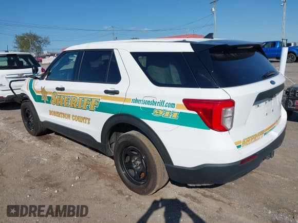 ✅ 2022 Ford Police Interceptor Utility • VIN: 1FM5K8AB2NGA02664 • Lot: 40499840. Wystawiony na IAAI z przebiegiem 7 067 mil. Bezpłatny archiwum sprzedaży aukcyjnych z USA i szczegółowy raport historii pojazdu na DreamBid. Zdjęcie 3.