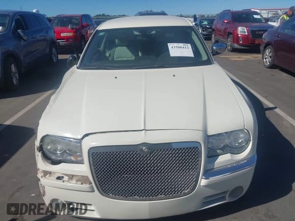 ✅ 2005 Chrysler 300 C • VIN: 2C3JA63H25H576637 • Lot: 43500412. Wystawiony na IAAI z przebiegiem 62 906 mil. Bezpłatny archiwum sprzedaży aukcyjnych z USA i szczegółowy raport historii pojazdu na DreamBid. Zdjęcie 12.