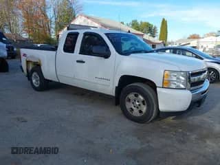 2010 Chevrolet Silverado 1500 LT with VIN 1GCSKSE35AZ216778, listed as a IAAI auction lot 43527795 with 137,338 mi miles and . Bid and sale history available at DreamBid. Image 1.