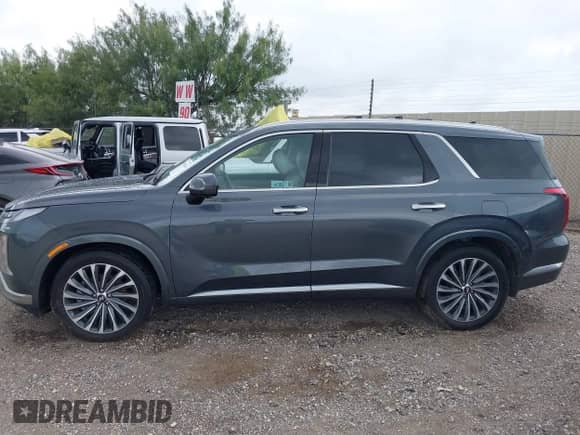 2025 Hyundai Palisade Calligraphy with VIN KM8R74GE9SU871398, listed as a IAAI auction lot 42696709 with 100 mi miles and . Bid and sale history available at DreamBid. Image 15.