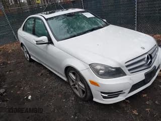 ✅ 2013 Mercedes-Benz C 300 Sport • VIN: WDDGF8AB9DR276244 • Лот: 43926157. Опубликован ранее на IAAI с пробегом 101 758 миль. Бесплатный доступ к архиву аукционных продаж из США и подробный отчёт об истории автомобиля на DreamBid. Изображение 1.
