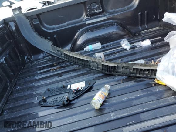 ✅ 2015 Chevrolet Silverado 1500 LTZ • VIN: 3GCPCSEC8FG111551 • Лот: 72598034. Опубликован ранее на Copart с пробегом Не указан. Бесплатный доступ к архиву аукционных продаж из США и подробный отчёт об истории автомобиля на DreamBid. Изображение 12.