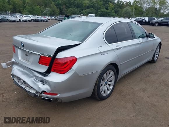 ✅ 2011 BMW 7 Series 750i xDrive • VIN: WBAKC6C59BC394851 • Lot: 43170116. Wystawiony na IAAI z przebiegiem 125 760 mil. Bezpłatny archiwum sprzedaży aukcyjnych z USA i szczegółowy raport historii pojazdu na DreamBid. Zdjęcie 4.