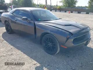 2018 Dodge Challenger SXT z VIN 2C3CDZAG9JH322252, wystawiony jako IAAI lot #43143481 z przebiegiem 63 729 mil mil oraz . Historia ofert i sprzedaży dostępna na DreamBid. Obrazek 1.