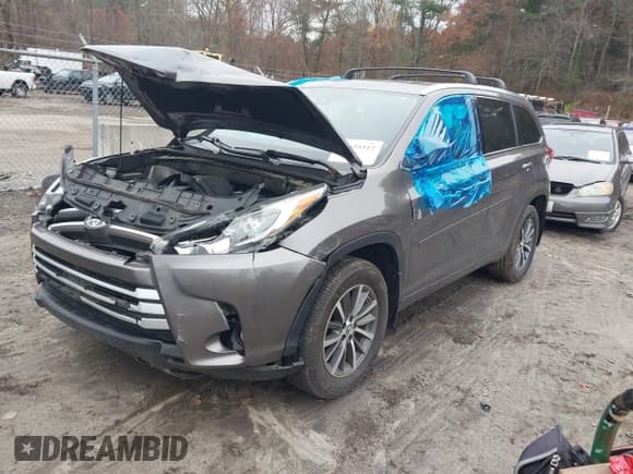✅ 2018 Toyota Highlander SE • VIN: 5TDJZRFH5JS882115 • Лот: 43655512. Опубликован ранее на IAAI с пробегом 80 858 миль. Бесплатный доступ к архиву аукционных продаж из США и подробный отчёт об истории автомобиля на DreamBid. Изображение 18.
