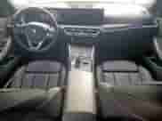 2023 BMW 3 Series 330i xDrive z VIN 3MW89FF01P8D57221, wystawiony jako Copart lot #71742965 z przebiegiem 44 395 mil mil oraz Szkoda całkowita • Salvage title. Historia ofert i sprzedaży dostępna na DreamBid. Obrazek 8.