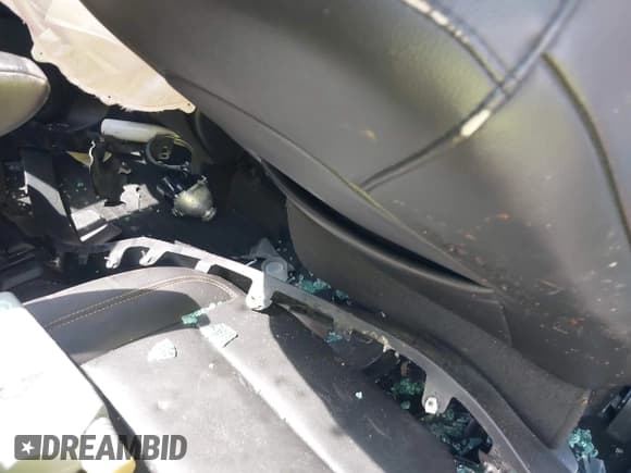 ✅ 2021 Chevrolet Traverse RS • VIN: 1GNEVJKW5MJ166410 • Lot: 42578250. Wystawiony na IAAI z przebiegiem 61 088 mil. Bezpłatny archiwum sprzedaży aukcyjnych z USA i szczegółowy raport historii pojazdu na DreamBid. Zdjęcie 8.