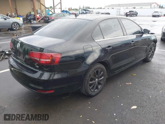 ✅ 2017 Volkswagen Jetta SE • VIN: 3VWDB7AJ8HM291980 • Lot: 43326603. Wystawiony na IAAI z przebiegiem 105 432 mil. Bezpłatny archiwum sprzedaży aukcyjnych z USA i szczegółowy raport historii pojazdu na DreamBid. Zdjęcie 4.