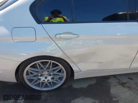 ✅ 2013 BMW 3 Series 335i • VIN: WBA3A9C56DF475075 • Lot: 43104849. Listed on IAAI with 141,148 mi. Free auction sales archive from the USA and detailed vehicle history report at DreamBid. Image 6.