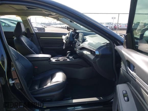 ✅ 2019 Nissan Altima Platinum • VIN: 1N4BL4FV0KC108412 • Lot: 42411633. Wystawiony na IAAI z przebiegiem 186 363 mil. Bezpłatny archiwum sprzedaży aukcyjnych z USA i szczegółowy raport historii pojazdu na DreamBid. Zdjęcie 5.