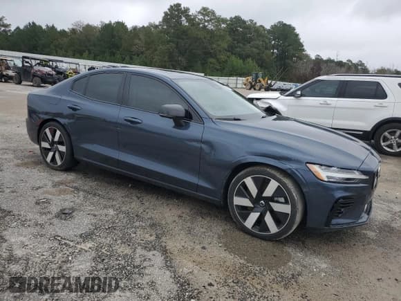 ✅ 2024 Volvo S60 Plus Dark Theme • VIN: 7JRH60FL1RG321053 • Lot: 90311265. Wystawiony na Copart z przebiegiem 26 509 mil. Bezpłatny archiwum sprzedaży aukcyjnych z USA i szczegółowy raport historii pojazdu na DreamBid. Zdjęcie 4.